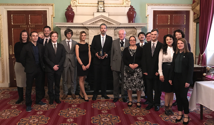 Een deel van het team van Reincubate met de Lord Mayor van de City of London