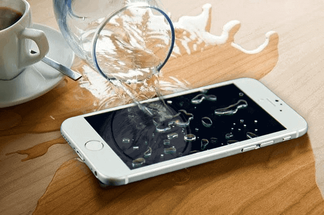 Un iPhone dañado por agua... qué horror.
