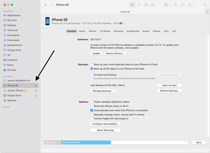 Dove selezionare il dispositivo iOS nel Finder su macOS